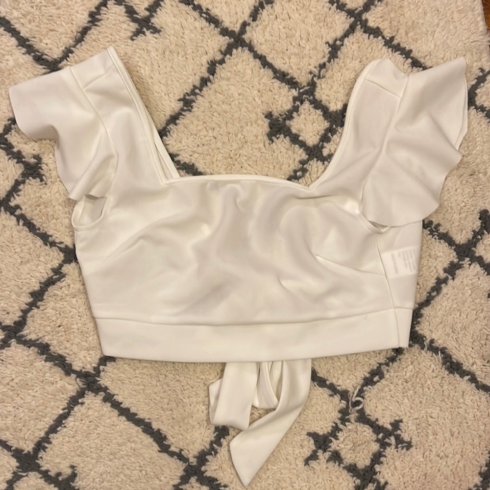 White ruffle sleeve crop top with bow in the back (small)